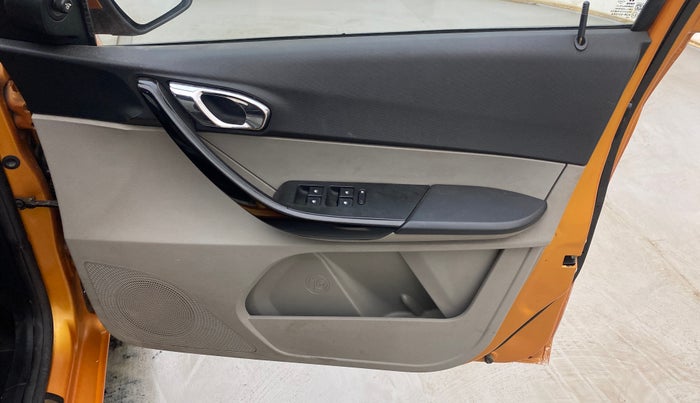 2017 Tata Tiago XZ PETROL, Petrol, Manual, 29,339 km, Driver Side Door Panels Control
