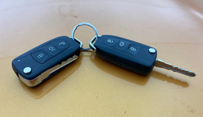 2017 Tata Tiago XZ PETROL, Petrol, Manual, 29,339 km, Key Close Up