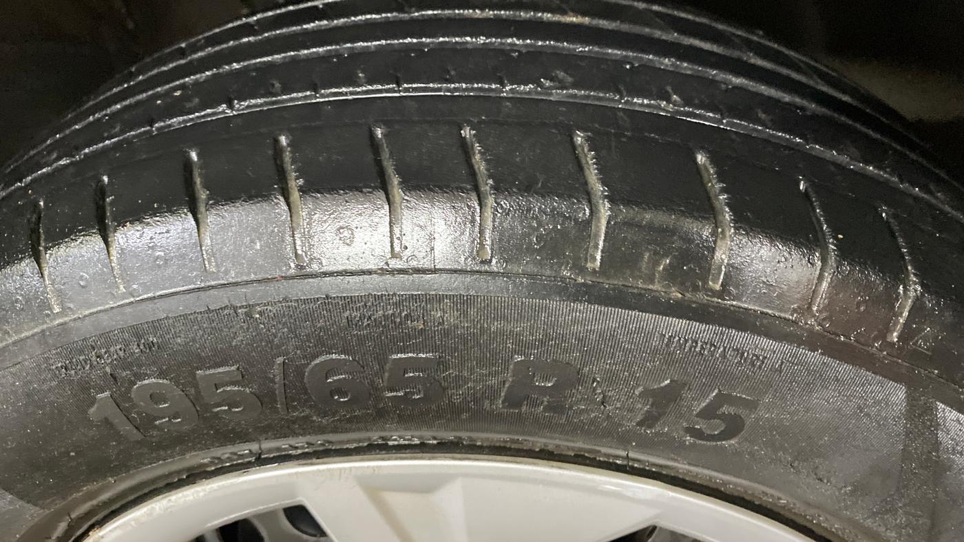 2021 Hyundai VENUE S+ 1.2, Petrol, Manual, 53,388 km, Right Front Tyre Tread