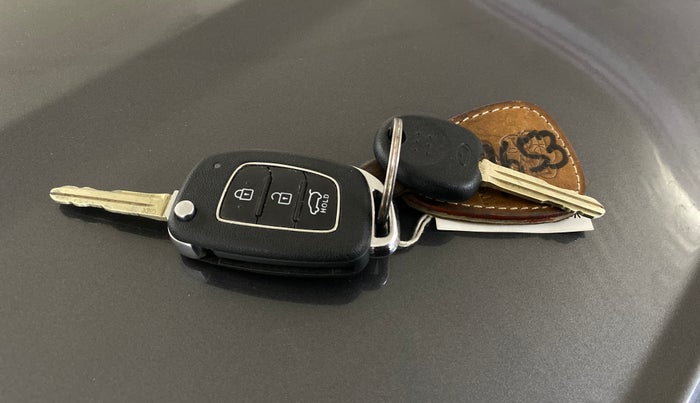 2021 Hyundai VENUE S+ 1.2, Petrol, Manual, 53,388 km, Key Close Up