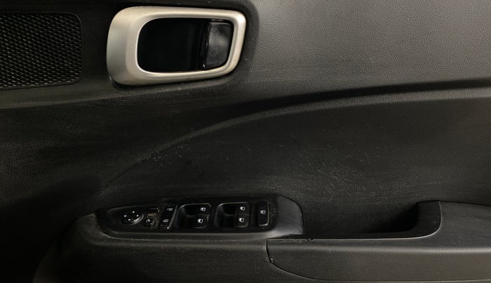 2021 Hyundai VENUE S+ 1.2, Petrol, Manual, 53,388 km, Driver Side Door Panels Control