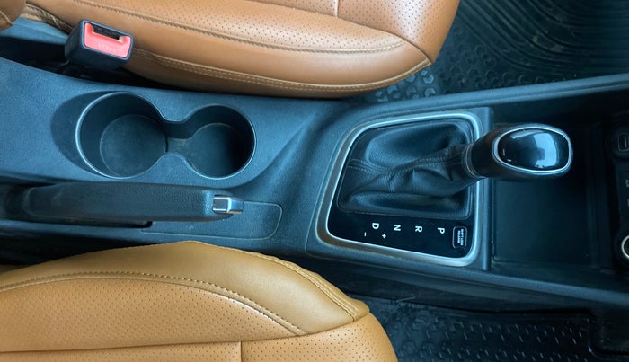 2017 Hyundai Verna 1.6 CRDI SX + AT, Diesel, Automatic, 84,837 km, Gear Lever