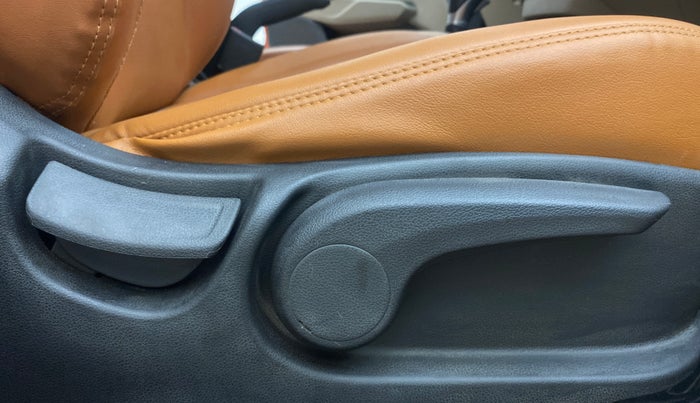 2017 Hyundai Verna 1.6 CRDI SX + AT, Diesel, Automatic, 84,837 km, Driver Side Adjustment Panel