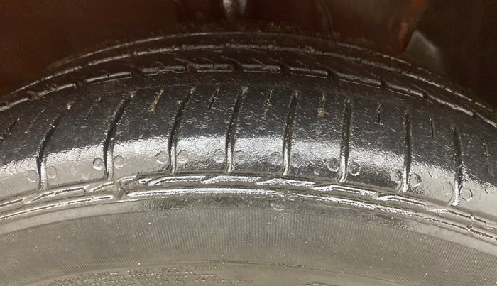 2017 Hyundai Verna 1.6 CRDI SX + AT, Diesel, Automatic, 84,837 km, Right Front Tyre Tread