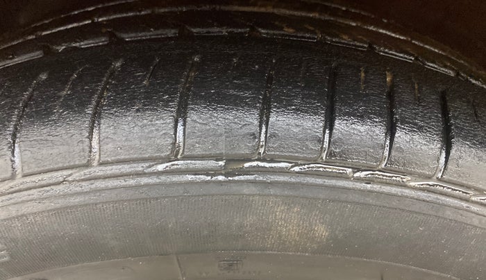 2017 Hyundai Verna 1.6 CRDI SX + AT, Diesel, Automatic, 84,837 km, Left Front Tyre Tread