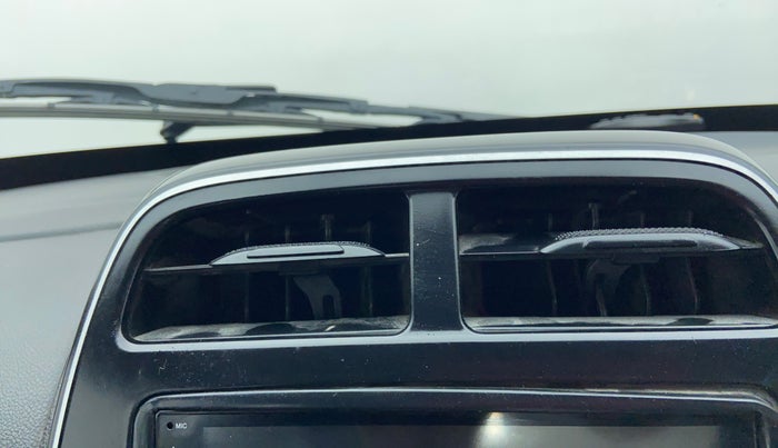 2019 Renault Kwid RXT 0.8, Petrol, Manual, 49,984 km, AC Unit - Front vent has minor damage