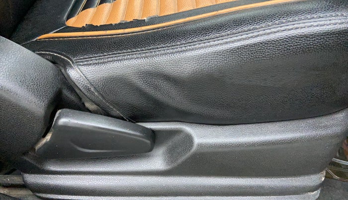 2019 Renault Kwid RXT 0.8, Petrol, Manual, 49,984 km, Driver Side Adjustment Panel