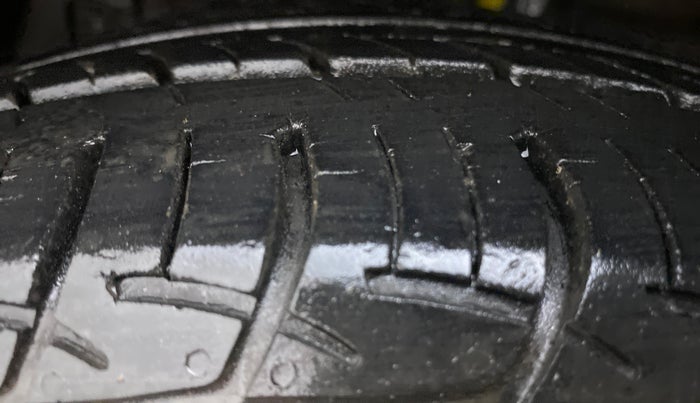 2018 Maruti Ertiga VDI SHVS LIMITED EDITION, Diesel, Manual, 24,998 km, Left Front Tyre Tread