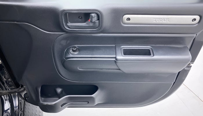 2021 Mahindra Thar LX PETROL HT 4WD AT, Petrol, Automatic, 23,446 km, Driver Side Door Panels Control