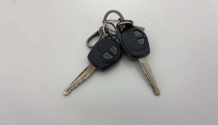 2018 Maruti Dzire VDI, Diesel, Manual, 43,220 km, Key Close Up