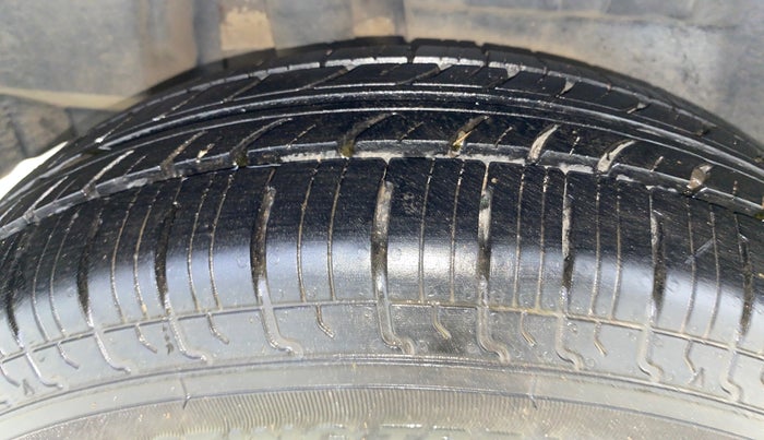 2018 Maruti Dzire VDI, Diesel, Manual, 43,220 km, Right Rear Tyre Tread