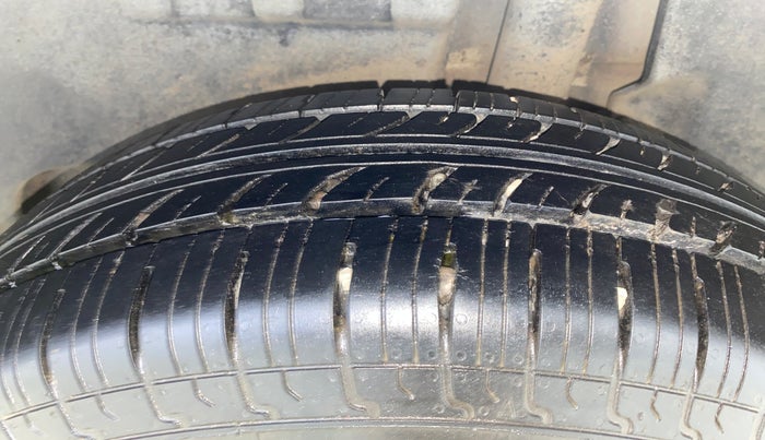 2018 Maruti Dzire VDI, Diesel, Manual, 43,220 km, Left Rear Tyre Tread