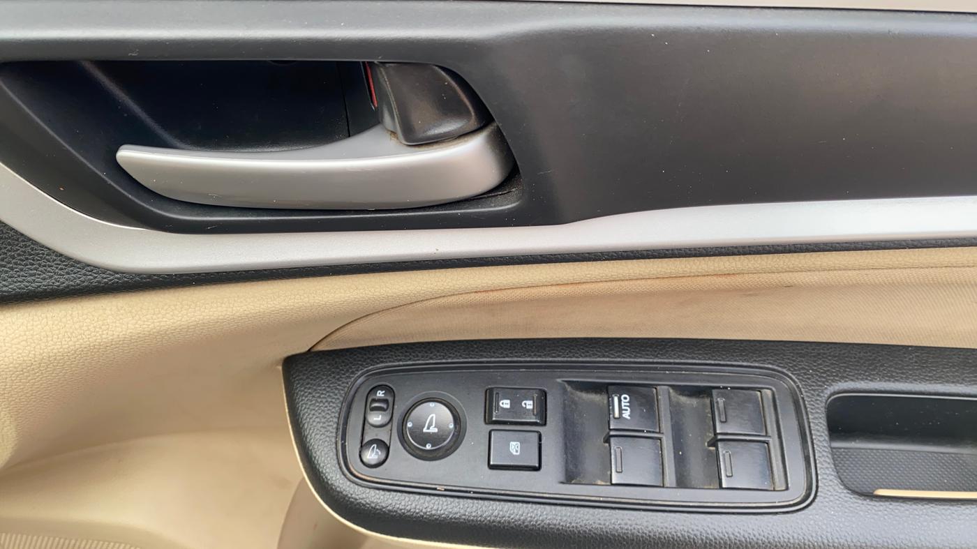 2024 Honda Amaze 1.2L I-VTEC VX, CNG, Manual, 28,072 km, Driver Side Door Panels Control