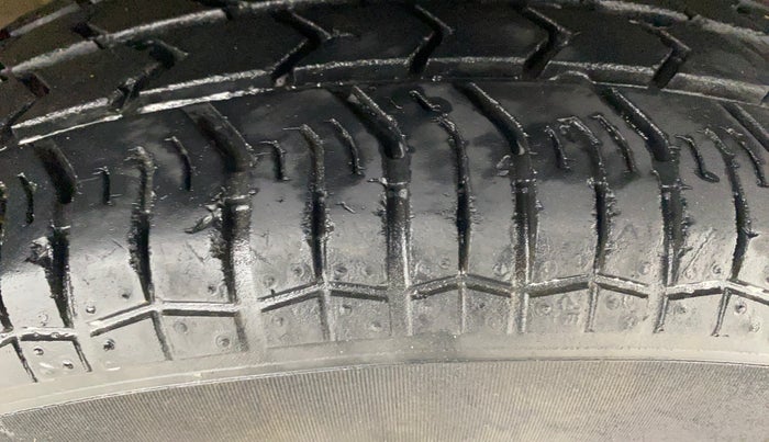 2016 Maruti Swift Dzire VXI, Petrol, Manual, 35,443 km, Right Front Tyre Tread