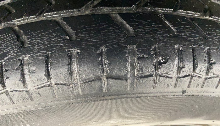 2016 Maruti Swift Dzire VXI, Petrol, Manual, 35,443 km, Left Front Tyre Tread