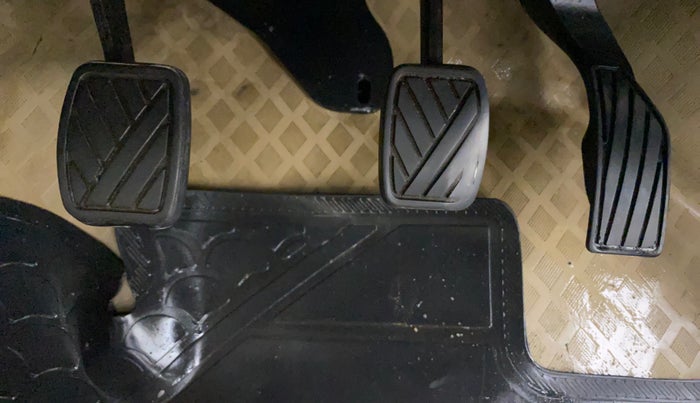 2016 Maruti Swift Dzire VXI, Petrol, Manual, 35,443 km, Pedals