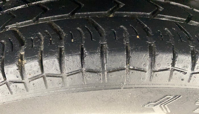 2016 Maruti Swift Dzire VXI, Petrol, Manual, 35,443 km, Right Rear Tyre Tread
