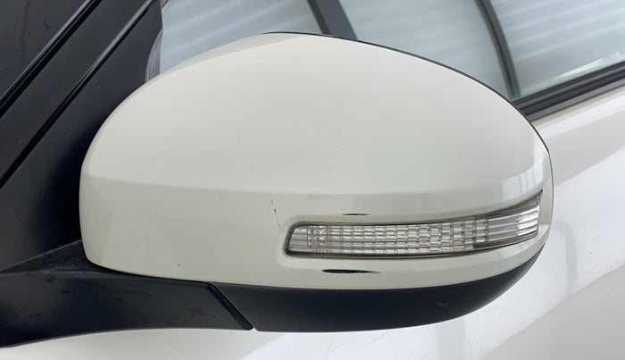 2018 Maruti Vitara Brezza ZDI + AMT, Diesel, Automatic, 98,499 km, Left rear-view mirror - Folding motor not working