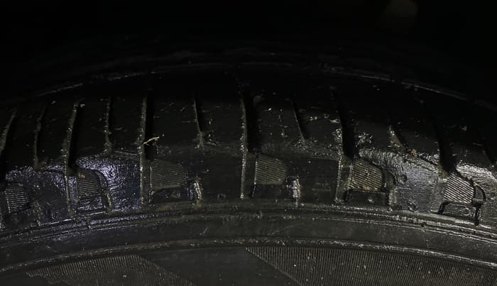2022 Mahindra XUV700 AX 5 P MT 7 STR, Petrol, Manual, 66,407 km, Left Front Tyre Tread