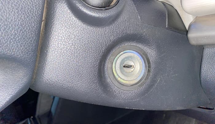 2022 Mahindra XUV700 AX 5 P MT 7 STR, Petrol, Manual, 66,407 km, Keyless Start/ Stop Button