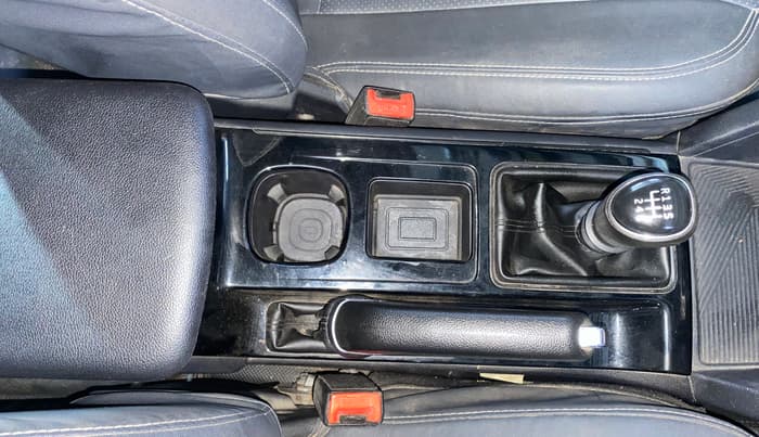 2022 Mahindra XUV700 AX 5 P MT 7 STR, Petrol, Manual, 66,407 km, Gear Lever