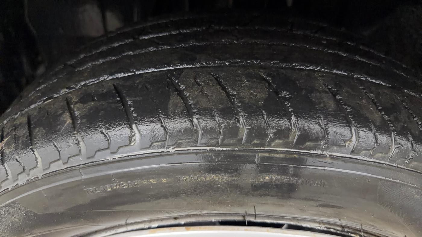 2022 Nissan MAGNITE XE, Petrol, Manual, 66,523 km, Left Front Tyre Tread