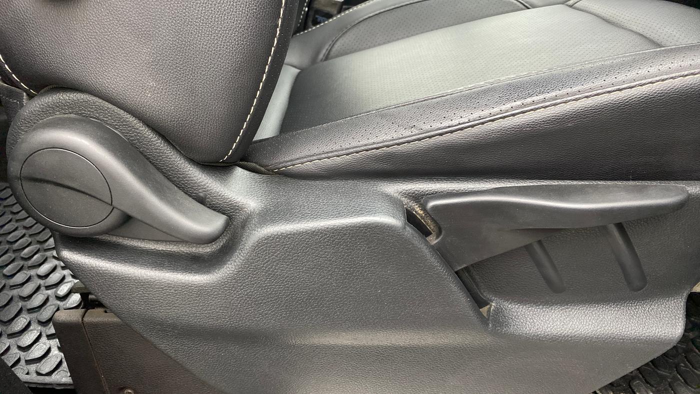 2017 Tata Hexa Varicor 400 XT, Diesel, Manual, 48,167 km, Driver Side Adjustment Panel
