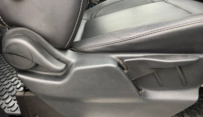 2017 Tata Hexa Varicor 400 XT, Diesel, Manual, 48,167 km, Driver Side Adjustment Panel