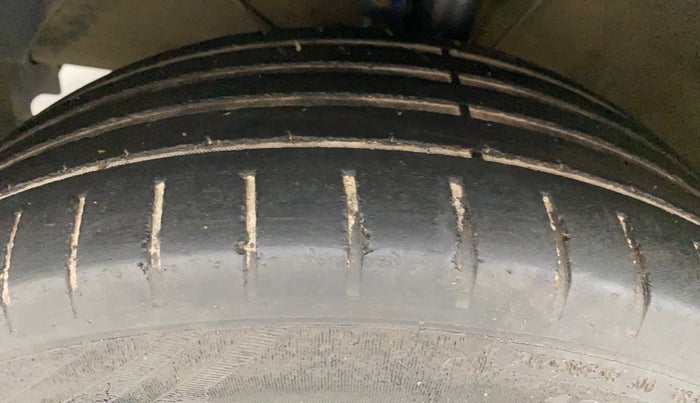 2015 Maruti Baleno ALPHA DIESEL 1.3, Diesel, Manual, 99,190 km, Left Front Tyre Tread
