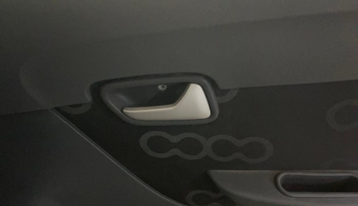 2014 Maruti Alto 800 LXI, Petrol, Manual, 47,303 km, Driver Side Door Panels Control