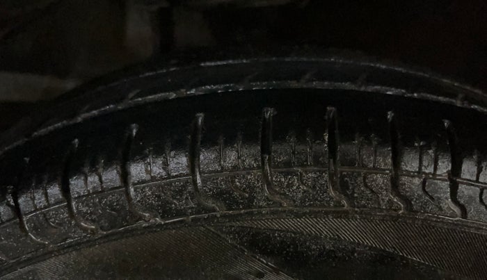 2014 Maruti Alto 800 LXI, Petrol, Manual, 47,303 km, Right Front Tyre Tread