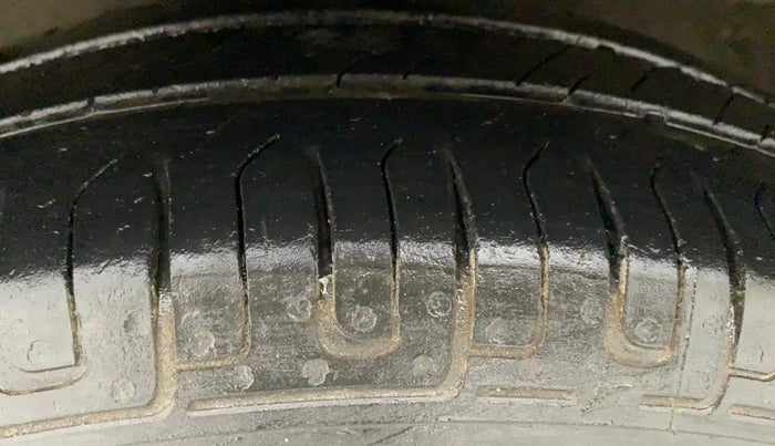 2015 Maruti Swift LXI, Petrol, Manual, 66,439 km, Left Rear Tyre Tread