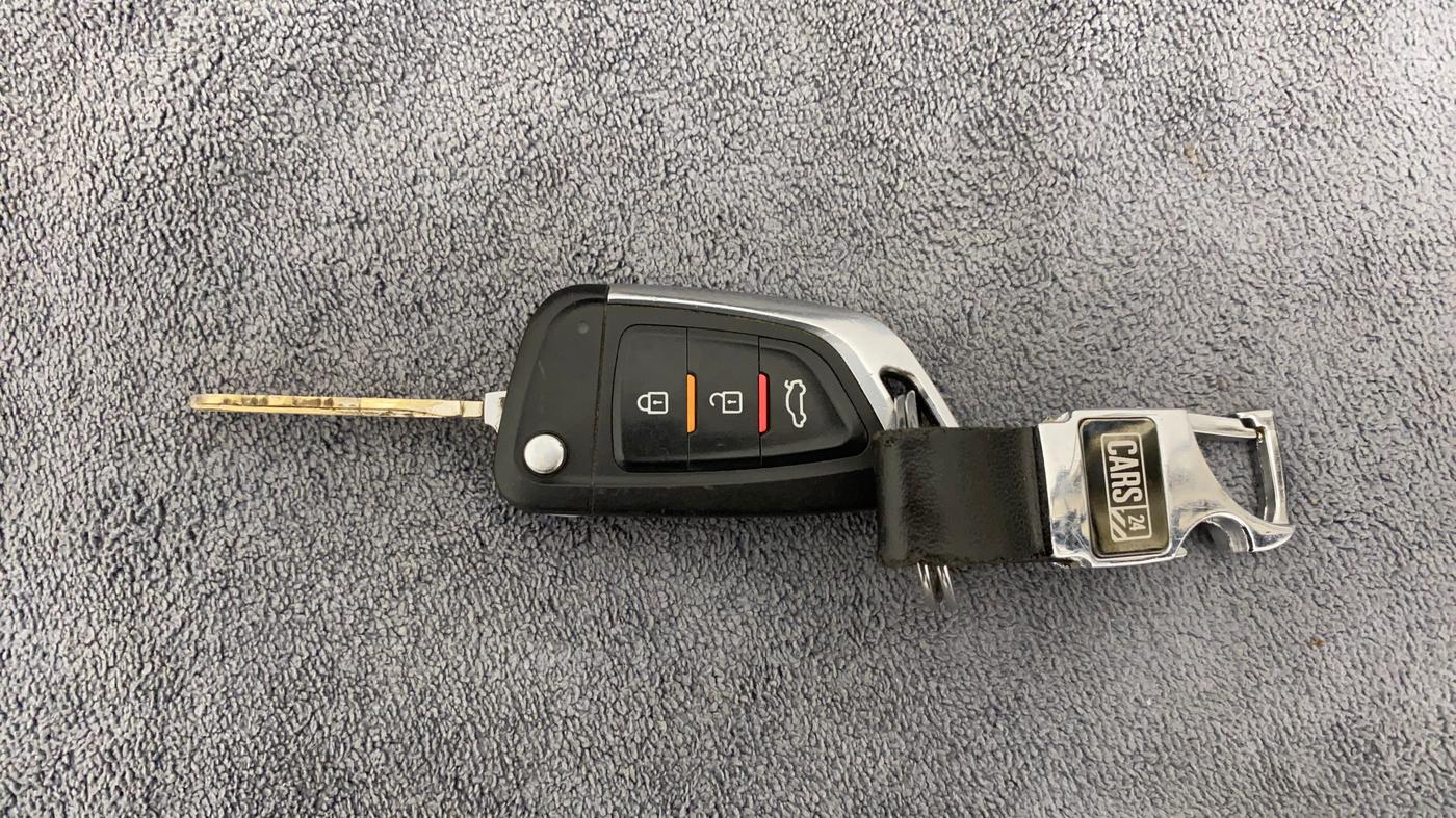 2015 Maruti Swift LXI, Petrol, Manual, 66,439 km, Key Close Up