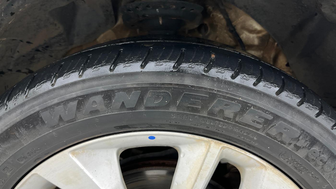 2021 Mahindra XUV300 W8 1.2 PETROL, Petrol, Manual, 44,374 km, Right Front Tyre Tread