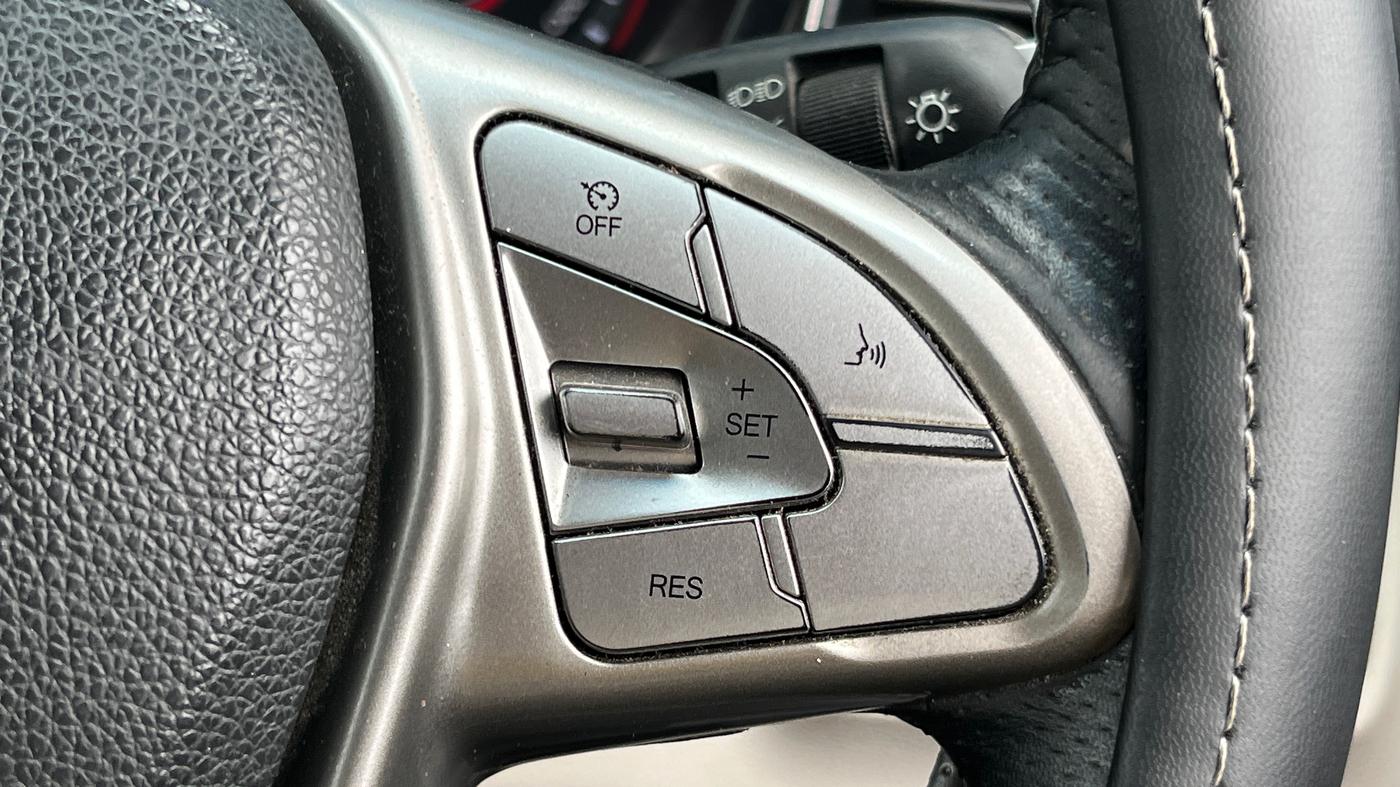 2021 Mahindra XUV300 W8 1.2 PETROL, Petrol, Manual, 44,374 km, Adaptive Cruise Control