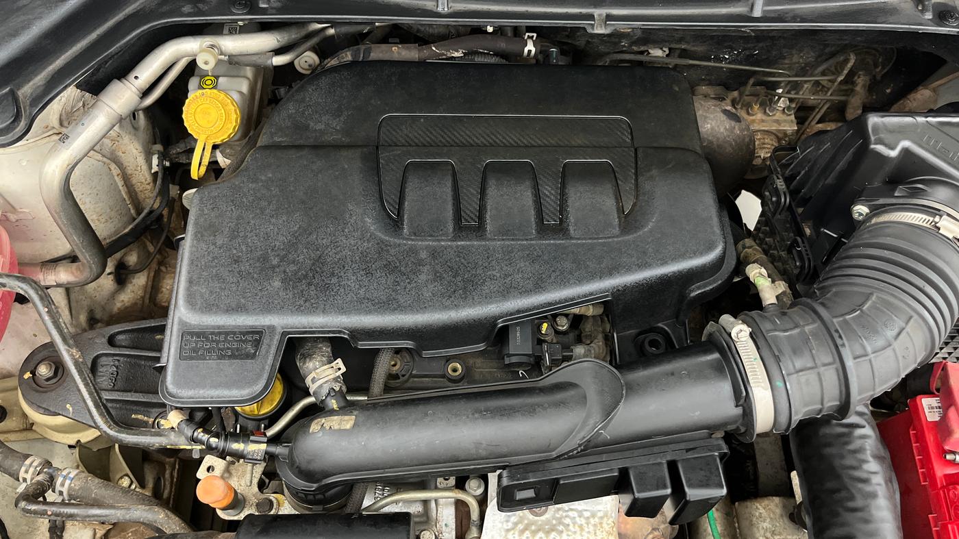 2021 Mahindra XUV300 W8 1.2 PETROL, Petrol, Manual, 44,374 km, Engine View