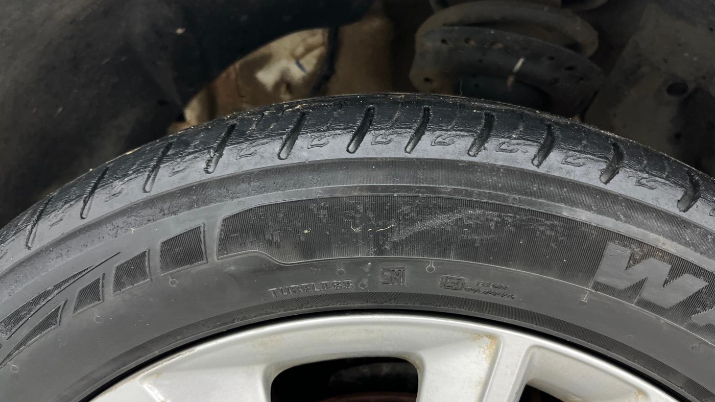 2021 Mahindra XUV300 W8 1.2 PETROL, Petrol, Manual, 44,374 km, Left Front Tyre Tread