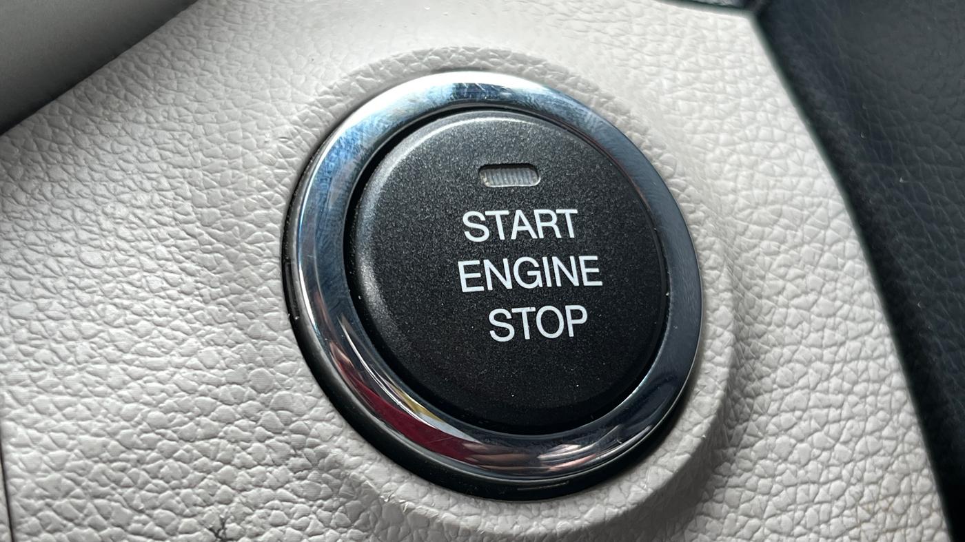 2021 Mahindra XUV300 W8 1.2 PETROL, Petrol, Manual, 44,374 km, Keyless Start/ Stop Button