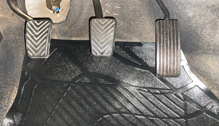 2017 Hyundai Eon MAGNA + AIRBAG, Petrol, Manual, 14,654 km, Pedals