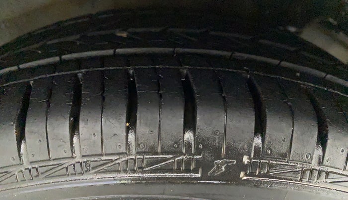 2017 Hyundai Eon MAGNA + AIRBAG, Petrol, Manual, 14,654 km, Right Rear Tyre Tread