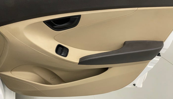 2017 Hyundai Eon MAGNA + AIRBAG, Petrol, Manual, 14,654 km, Driver Side Door Panels Control