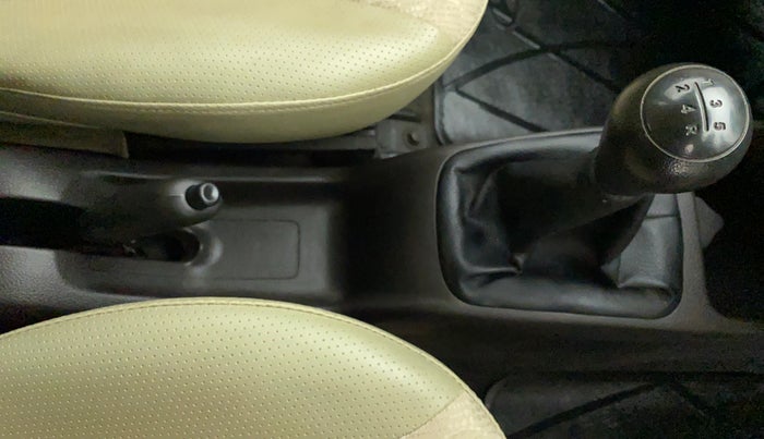 2017 Hyundai Eon MAGNA + AIRBAG, Petrol, Manual, 14,654 km, Gear Lever