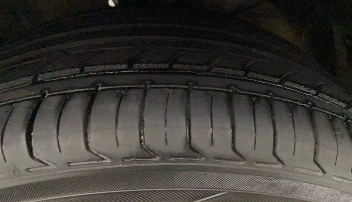 2017 Maruti Baleno ZETA CVT PETROL 1.2, Petrol, Automatic, 86,552 km, Right Front Tyre Tread