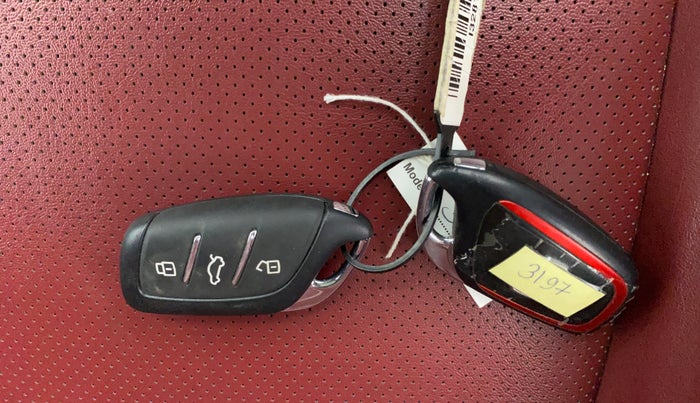 2023 MG ASTOR SAVVY 1.3 TURBO AT S RED, Petrol, Automatic, 23,588 km, Key Close Up