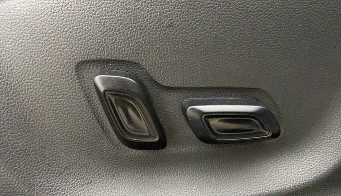 2023 MG ASTOR SAVVY 1.3 TURBO AT S RED, Petrol, Automatic, 23,588 km, Driver Side Adjustment Panel