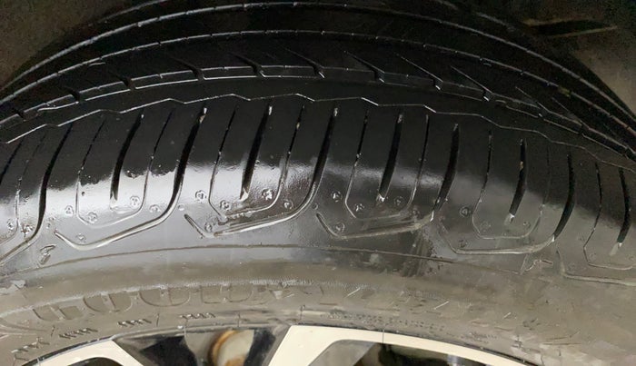 2023 MG ASTOR SAVVY 1.3 TURBO AT S RED, Petrol, Automatic, 23,588 km, Left Rear Tyre Tread