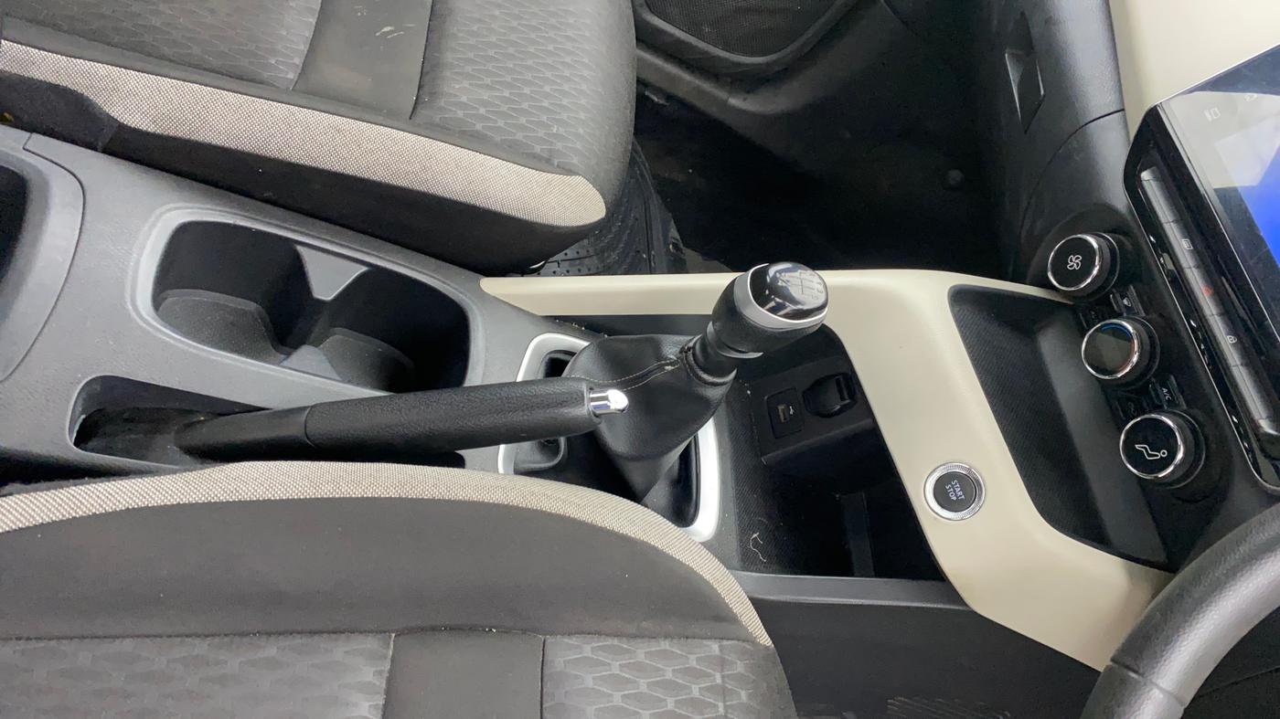2021 Nissan MAGNITE XV MT, Petrol, Manual, 38,828 km, Gear Lever
