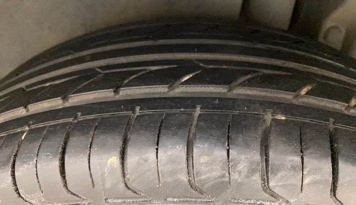 2014 Maruti Ertiga ZDI, Diesel, Manual, 83,007 km, Left Rear Tyre Tread