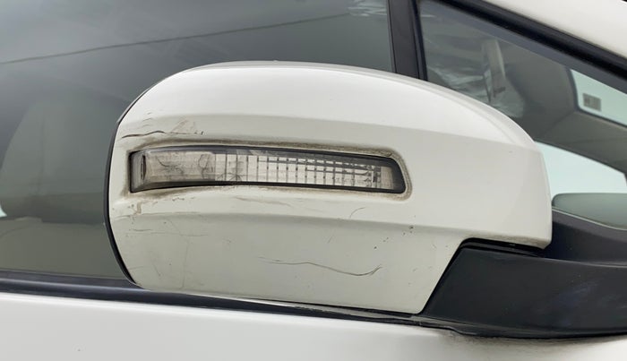 2014 Maruti Ertiga ZDI, Diesel, Manual, 83,007 km, Right rear-view mirror - Indicator light has minor damage