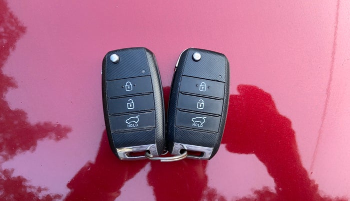 2021 KIA SONET HTK PLUS 1.5 AT, Diesel, Automatic, 94,136 km, Key Close Up